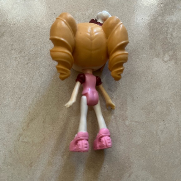 Shopkins Happy Places Coco Cookie & Popette Colorful Kids Toy Figures Set - Picture 6 of 6